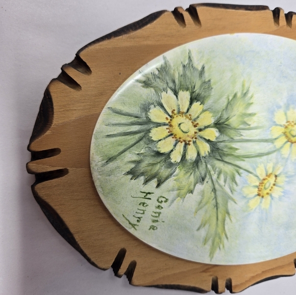 Genie Henry Painted Art Yellow Daisy's On Ceramic Signed On Fired Wooden Plaque - Picture 2 of 11
